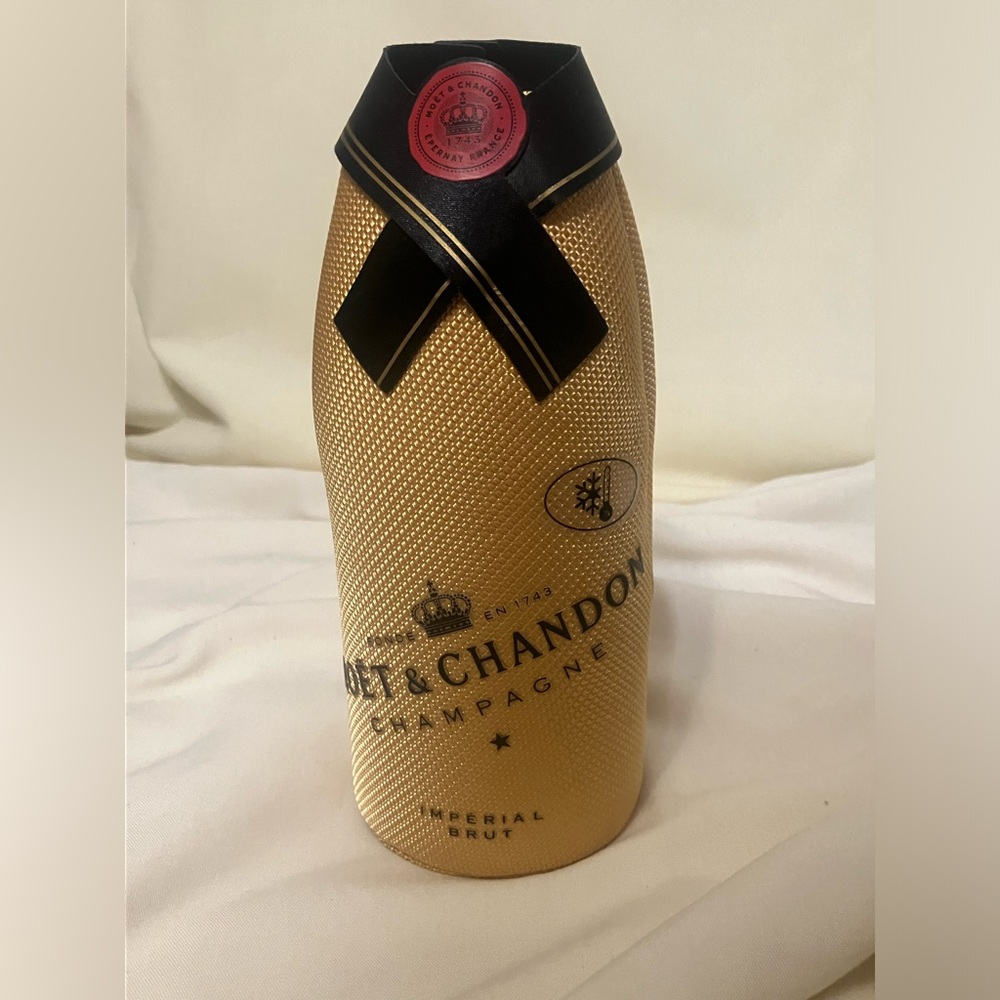 Moet & Chandon Insulted Suit Champagne Chiller 750 ML